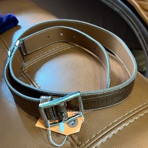 Gold leather belt. Size M